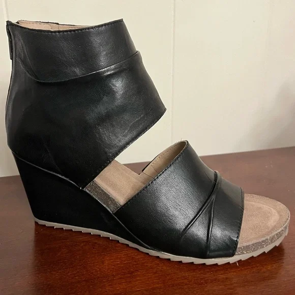 Diba True "Next N Line" Black Leather Wedge Sandals 10 NWOT - Picture 6 of 16